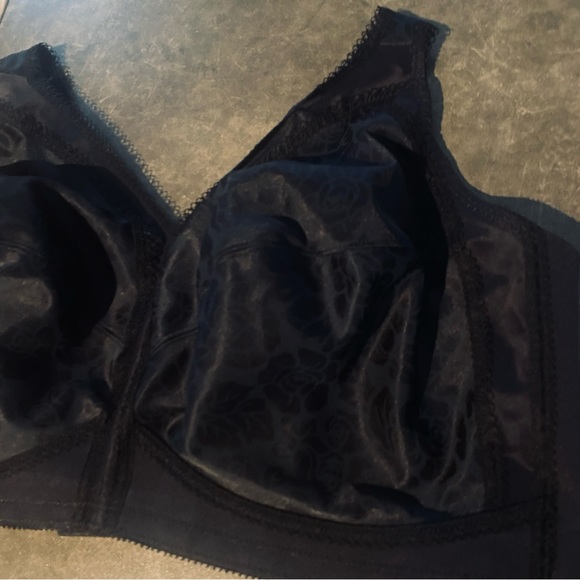 Playtex 18 Hour® Ultimate Shoulder Comfort Wireless Full Coverage Bra 4693 - Picture 7 of 16